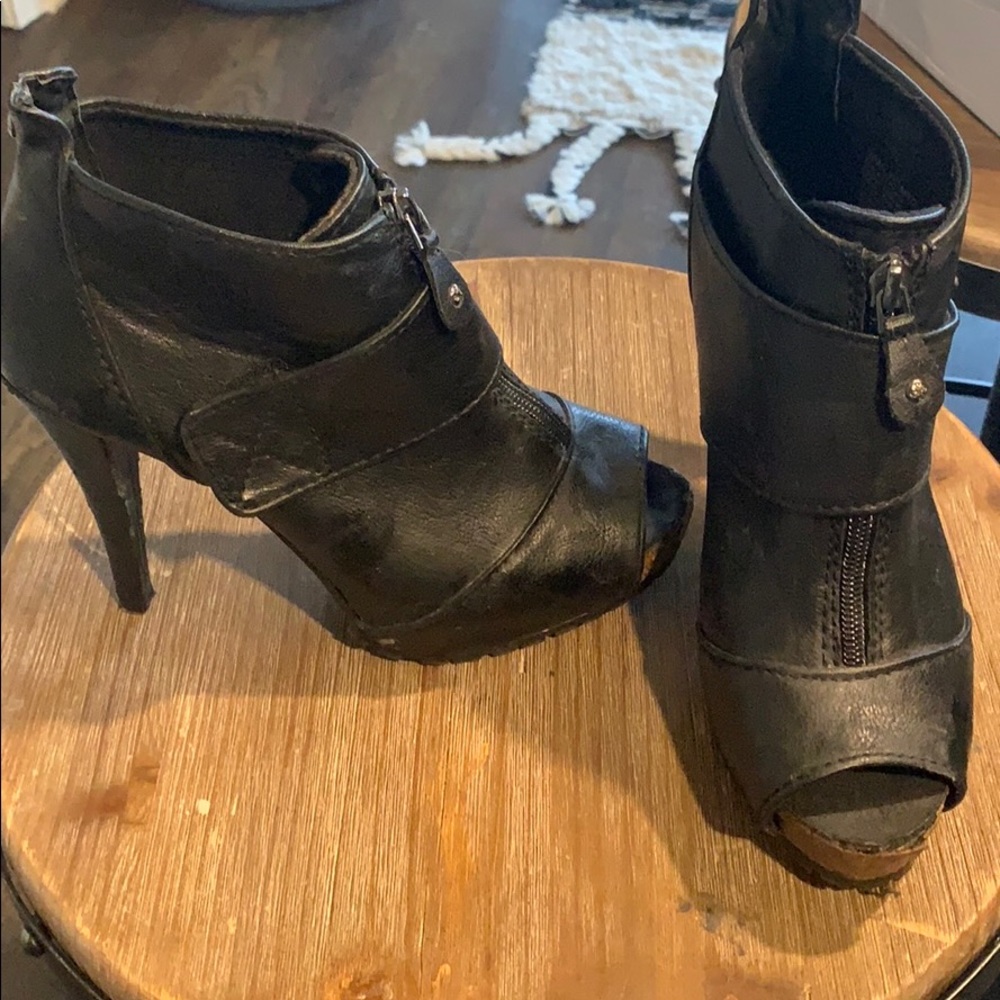 Black leather Vera Wang heels